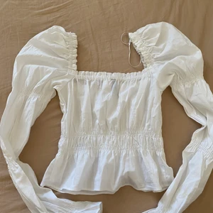 Söt topp! - Är i helt nytt skick. Köptes från h&m. Frakt 48kr!