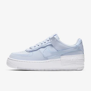 Nike air force  1 shadow - Säljer mina air force 1 shadow blue💙 Endast använda några gånger och därför jag säljer för kommer inte till användning💙Slutsålda på alla hemsidor och tillverkas inte längre💙frakt ingår inte