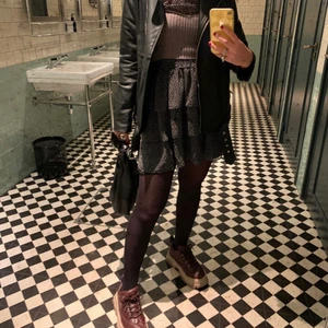 klänning - superfin klänning från bikbok! stl M! 150kr exklusive frakt! vid flera intresserade buda gärna i kommentarerna🖤