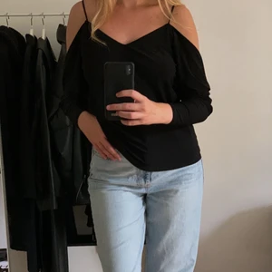 Topp - Topp från River Island i storlek M. Säljer för 50kr ❤️‍🩹