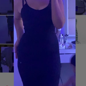 . - Jätte fin svart kläning köpt från Bik Bok använd cirka 2 gånger storlek xs men passar även S 