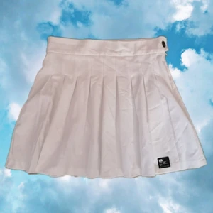 Vit tenniskjol - Kjol från Bershka i fint skick 💞
