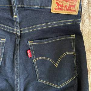 Levi’s jeans 315 shaping bootcut som tyvärr inte kommer till användning💓