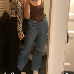 Vintage baggy jeans - Säljer ett par baggy jeans! Jag är 170! Har oftast 38 i jeans dessa är i 40!