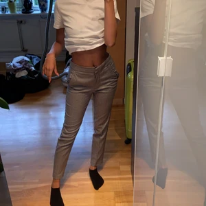 Kostymbyxor  - Jättefina rutiga kostymbyxor från zara.  Säljer pga att jag inte använder.