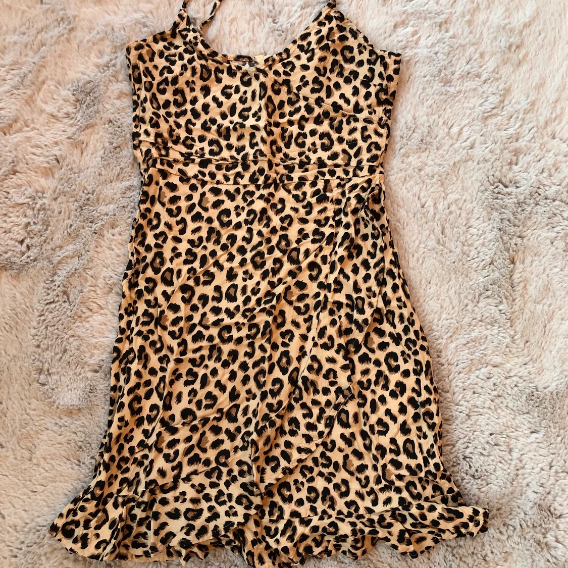 Omlottklänningen med volanger