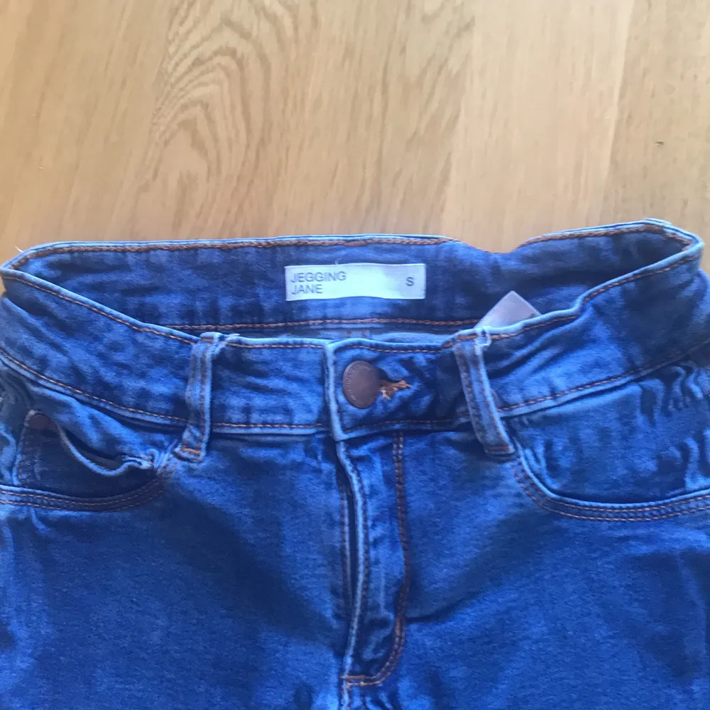 Säljer pgv för små en av mina favorit jeans så synd att behöver ge bort men kul att nån annan kommer att få bära dom. Jeans & Byxor.
