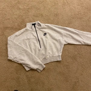 Tröja - Kort tröja från Nike. Storlek S, väldigt bra skick! 