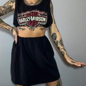 Vintage Harley Davidsson tank top som jag sytt om till en crop dress