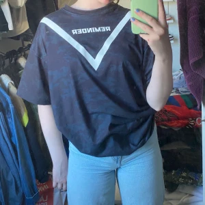 Tshirt - S men sitter som L/XL