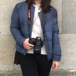 Tommy Hilfiger Vinterjacka Dam - Tommy Hilfiger Vinterjacka Dam Använt ett par gånger förra vintern Super fint skick !!   Material fyllning 90% dun, 10% fjäder