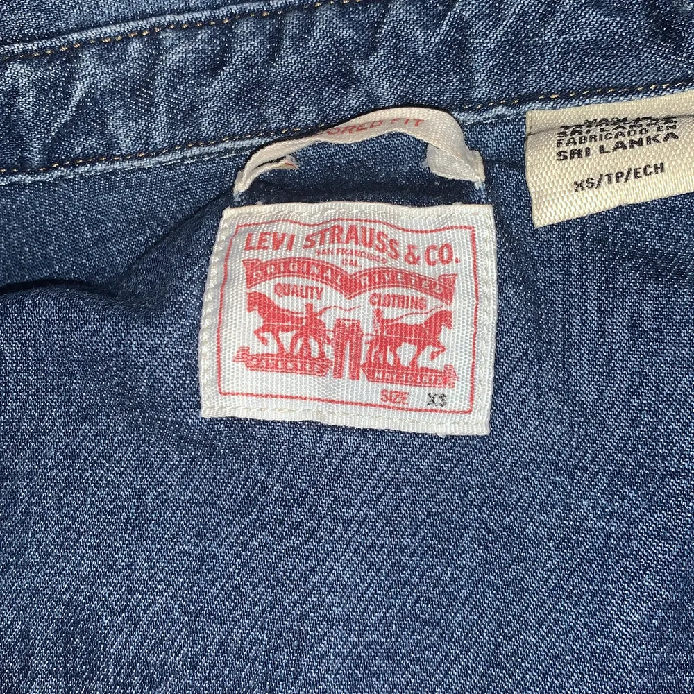 Säljer denna fina jeans jacka från Levi’s. Jackor.