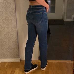 Säljer dessa Tiger Of Sweden jeans, modellen på jeansen heter Amy, är 170 som referens