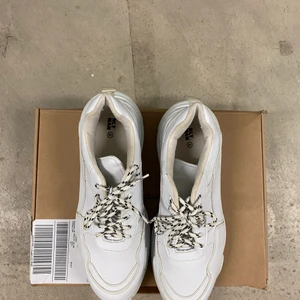 NLY MAN CHUNKY SNEAKERS - Bra skick :)