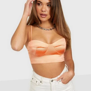 Crop top persikofärgad storlek S  - Storlek small helt ny bara testad