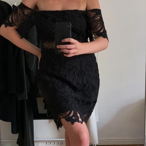 Klänning  - Klänning från River Island med spetsdetaljer ❤️‍🩹 i storlek L,  200kr 