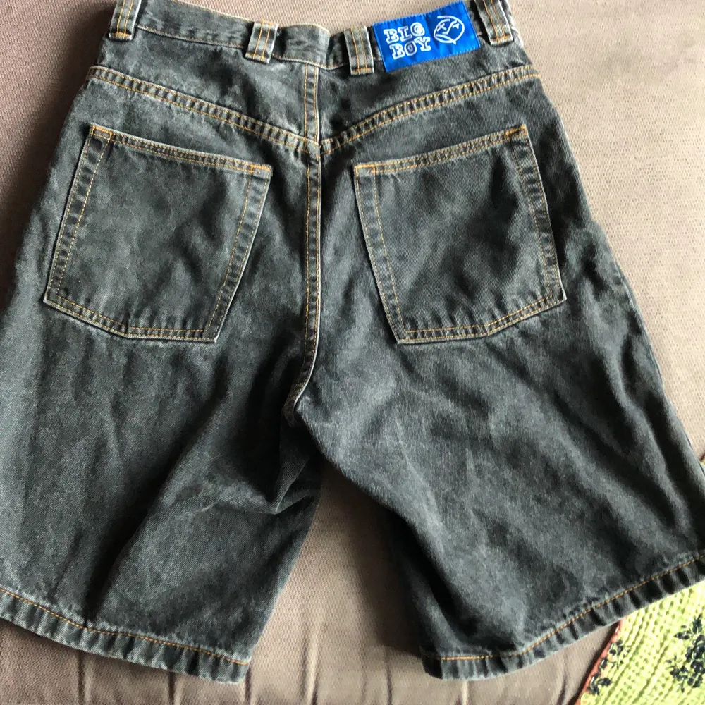 Dem här shorts är som helt nya inga hål eller fläckar. Dm för fler bilder elr lägre pris:). Shorts.