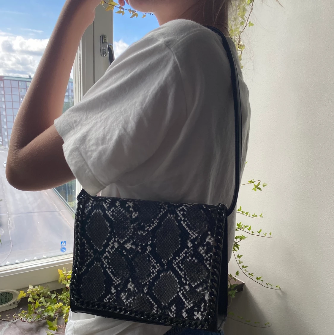 Fake ormskinnväska  - 90