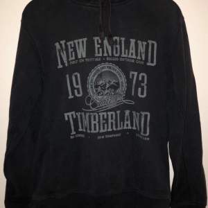 Säljer en Timberland hoodie då den inte passar mig längre varan är välanvänd men i fint skick.    Storlek:S  Cond 7/10