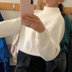 Stickad tröja - Använd fåtal gånger!🤍 Skriv för fler bilder❤️‍🔥