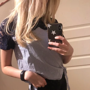 Blus - Säljer den här supersöta blusen från zara! Köptes 2017 men är i nyskick då den knappt har använts🤍