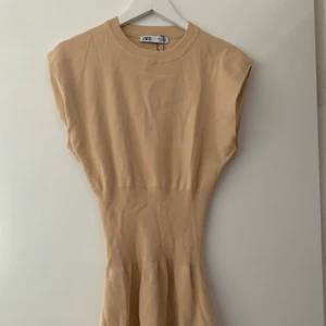 Klänning från Zara - Pris går att diskutera vid snabb affär