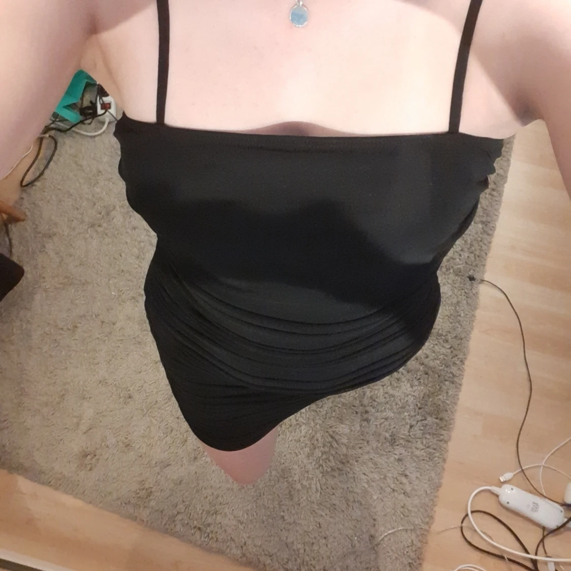 Rynkad svart klänning - 91