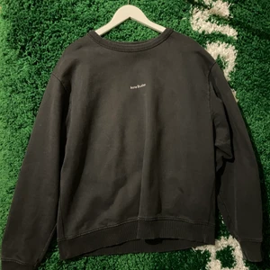 Acne studios - Acne studios stamp logo tjocktröja. Storlek ca men sitter som M 