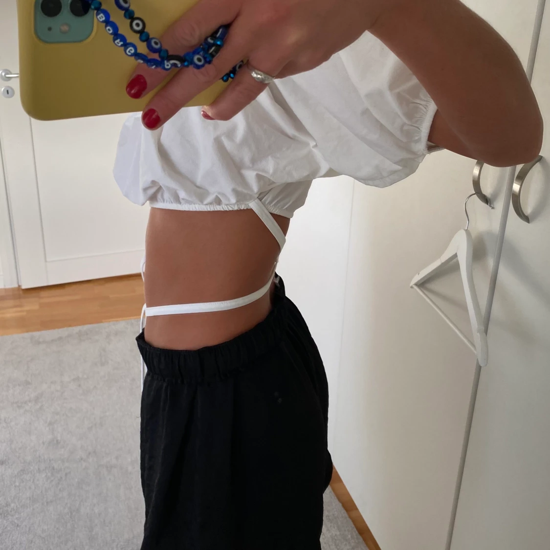 Crop topp med knytning, vit - 90