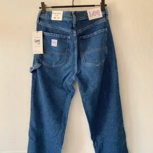 Säljer dessa jeans från LEE x H&M, storlek 36! 