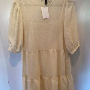 H&M kjole - Helt ny, prismærke sider stadig på