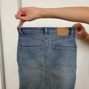 Super fin basic jeanskjol! - Bra skick, kan tyvärr inte visa en bild på då den är för liten för mig.
