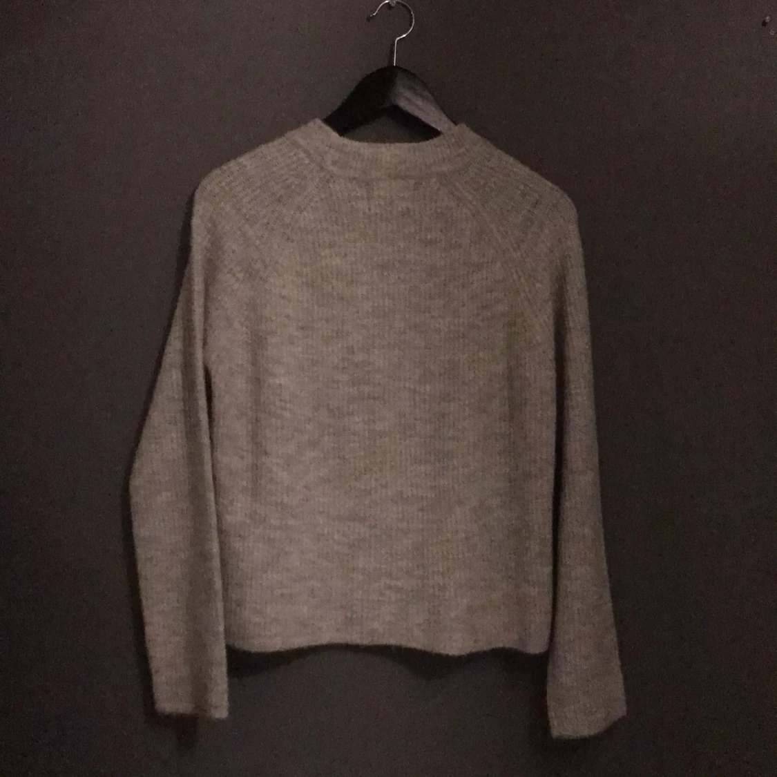 Grå stickad tröja  - 91