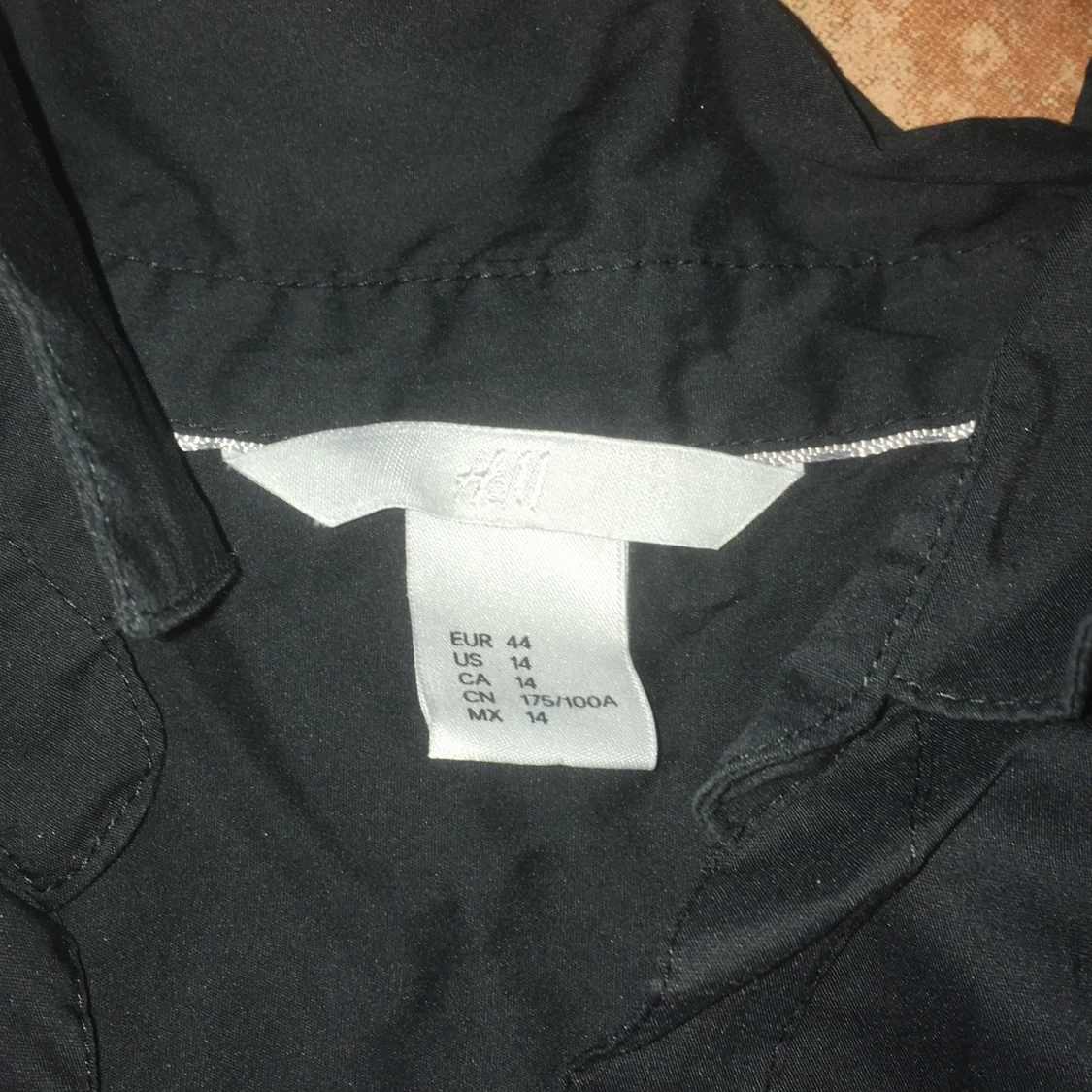 Svart skjorta som ny - 90