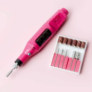 Elfil för naglar - Elfil för naglar, helt ny och oanvänd. Kommer med bitsen på bilden. Går att justera hastighet etc, usb sladd, kan kopplas i datorn eller eluttag. Hämtas i slussen eller postas!