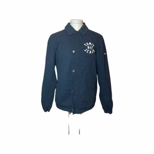 Tommy Hilfiger Harrrington jacka -  Cut away-krage Knappsprund med dragkedja Långa ärmar Regular fit/normal passform Storlek L  Skick 3/5