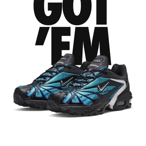 Nike x Skepta  - Säljer nu Nike x Skepta rappare, som bl.a. har gjort musik med ASSP Rocky, Pop Smoke, Kid cudi. Skorna har inte släppt ännu. Fick köpa den innan release. Skorna storlek 42 EU kvitto finns. Det är en master piece! 