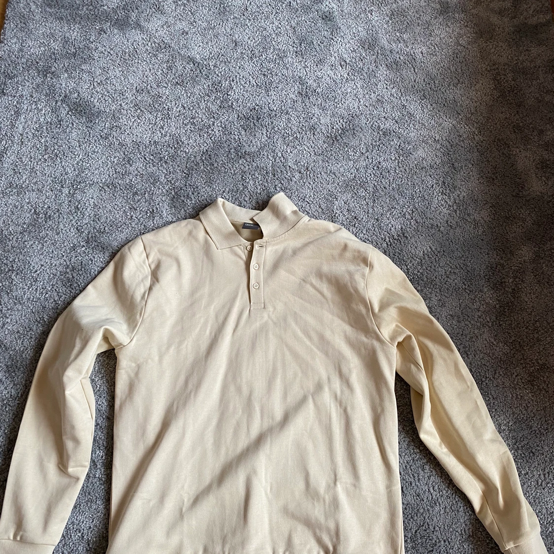 Beige sweatshirt med krage  - 90
