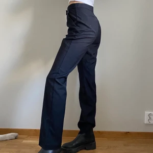 Vida kostym strl XS - Skitsnygga vida kostymbyxor i storlek XS✨ använda 1 gång. Märket är Soaked Luxury. Nypris 649kr. Skriv för fler bilder!😊