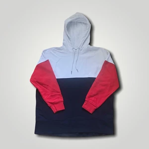 Oldschool oversized hoodie - Storlek M men väldigt oversized, passar storlek L. Knappt använt då den är för stor, skulle säga att den är precis som ny! 😊