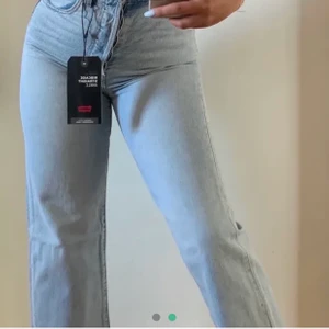 Levis jeans - Säljer dessa levis jeans i ribcage straight, stl 28, 300kr, lånade bilder