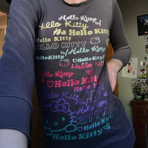 Hello Kitty tröja - cool y2k tröja med Hello Kitty tryck i olika färger