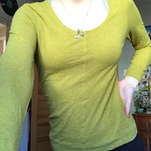 Grön långärmad - Långärmad tröja i en jättefin grön färg