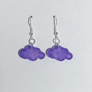 Moln - Örhängen moln i valfri färg, ca 2x1cm🌤 ❗️Fri Frakt❗️🔔Vänligen meddela bara om du har funderingar eller om du har bestämt dig för att köpa🔔