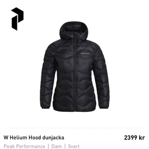 Jacka - Säljer min helium peak performance jacka, i storlek S (kan passa xs också) Den är i väldigt fint skick och har inga defekter🖤 Säljer för 1300kr (frakt är inräknat) 💕