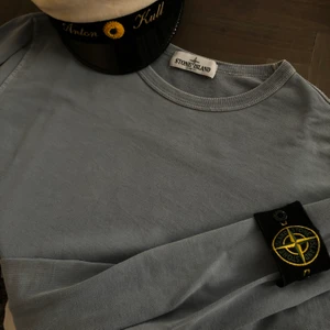 Stone Island crewneck - Stone crewneck i size M - 6/10 (finns några små flaws, skriv för fler bilder) - färgen är ljusblå.       EDIT* SÄNKT PRIS 