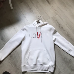 Lover/loser hoodie stl M - Bra skick. Stämmer med storleken. Tjockare tyg och sitter bekvämt  