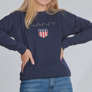 Gant tröja navyblue  - Gant tröja i väldigt bra skick använt 2 gånger och är väl omhändertagen. Pris kan diskuteras 