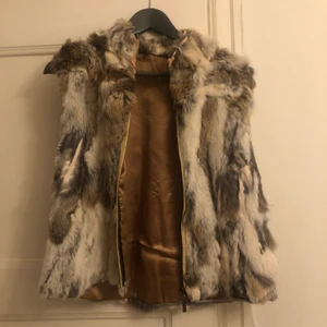 Pälsväst äkta - Klassisk pälsväst med fint foder. Storlek 38