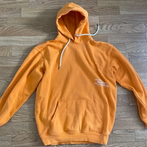 Orange hoddie från Carlings🤍 - Orange hoodie från Carlings, säljes för att den är för liten och aldrig används. Superfint skick🤍